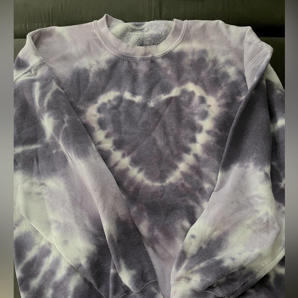 URBAN OUFITTERS CREWNECK